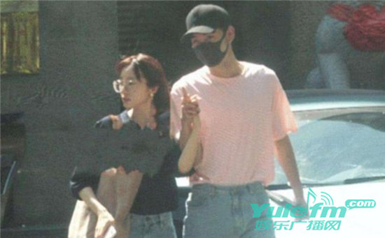 张铭恩胡冰卿举止暧昧热吻？男方回应：好朋友。网友反应笑skr人