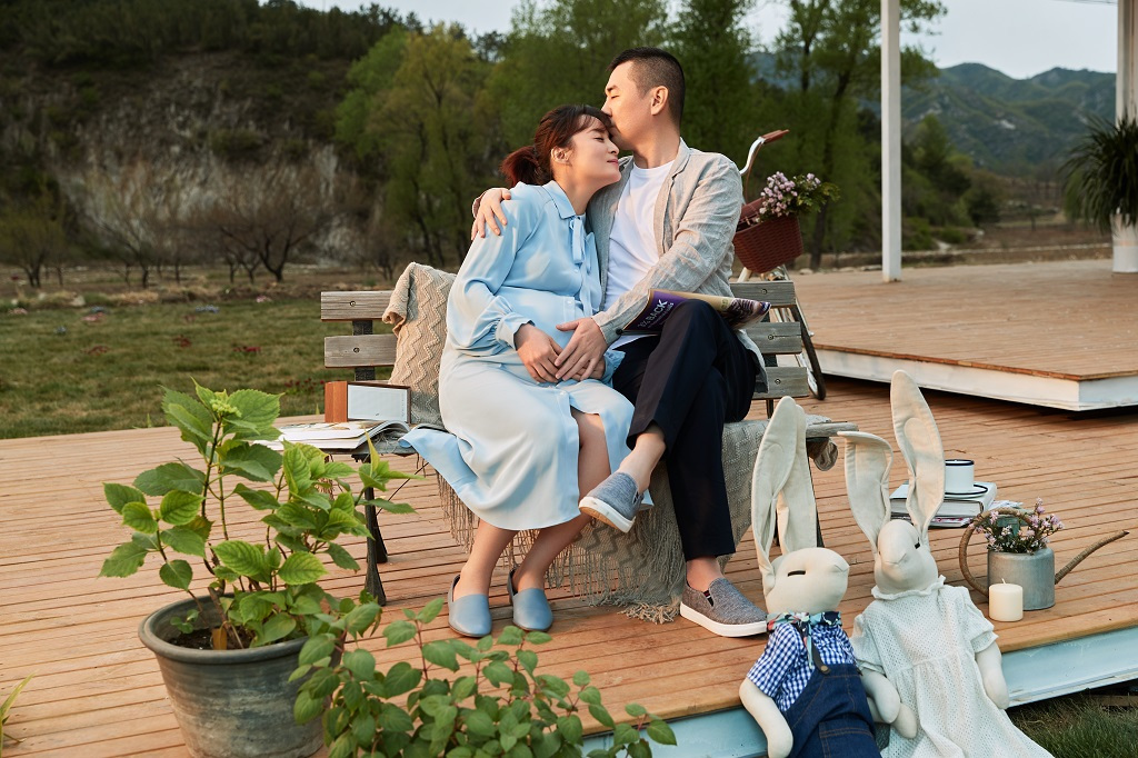 陳建斌對蔣勤勤的愛，始終藏著對另一個人的愧疚，49歲她還未結(jié)婚