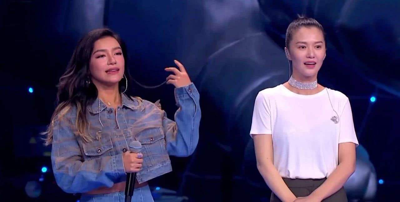 明明是一起出道的，如今我还是选手，你却成了导师，同台太尴尬了