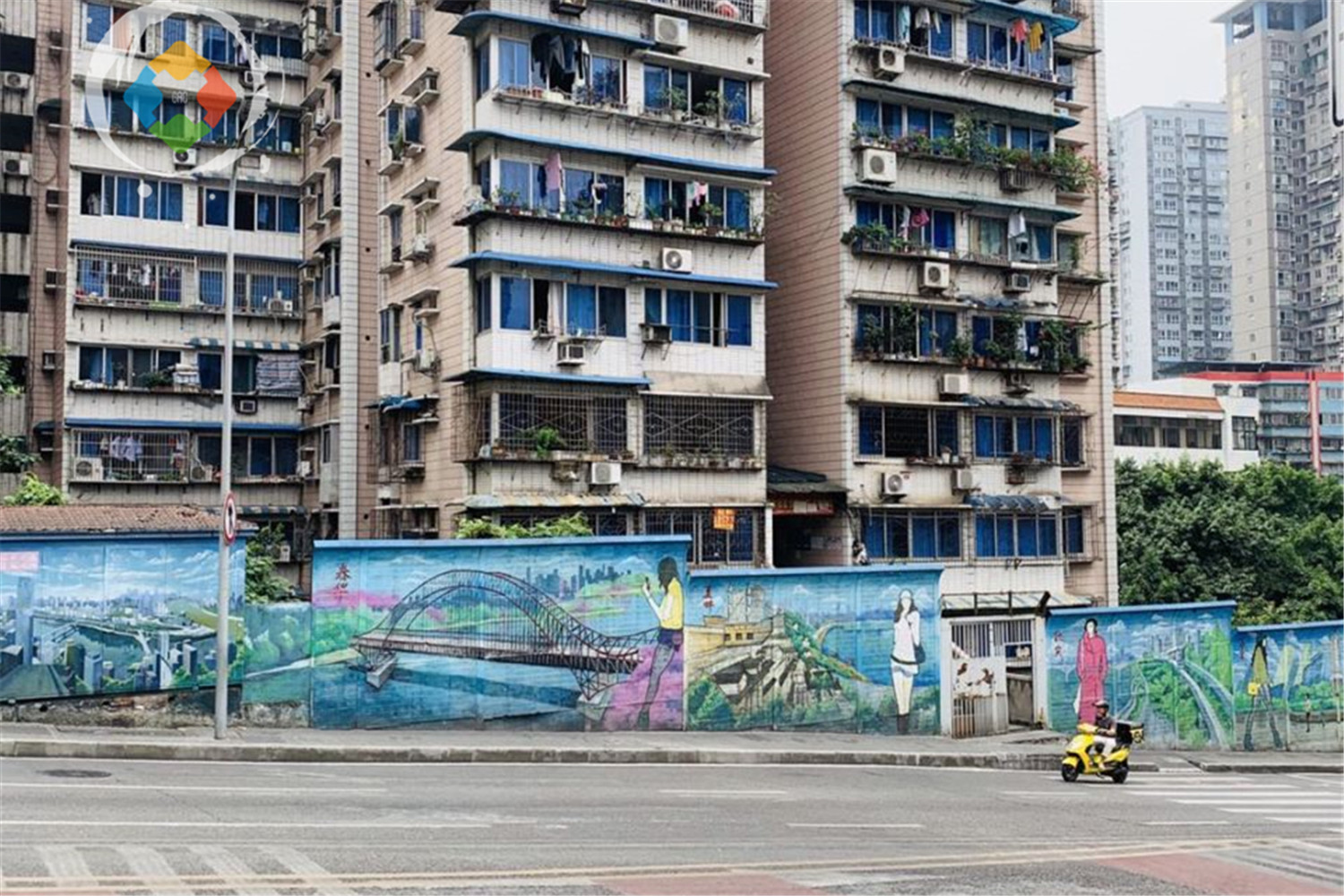 重庆噱头十足的耗儿鱼火锅，在美国打广告，特色蘸料有5种食材