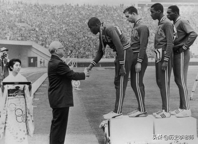 柔道什么时候进入的奥运会(1964年东京奥运会：促使日本经济腾飞，图4裕仁天皇亲出席开幕式)