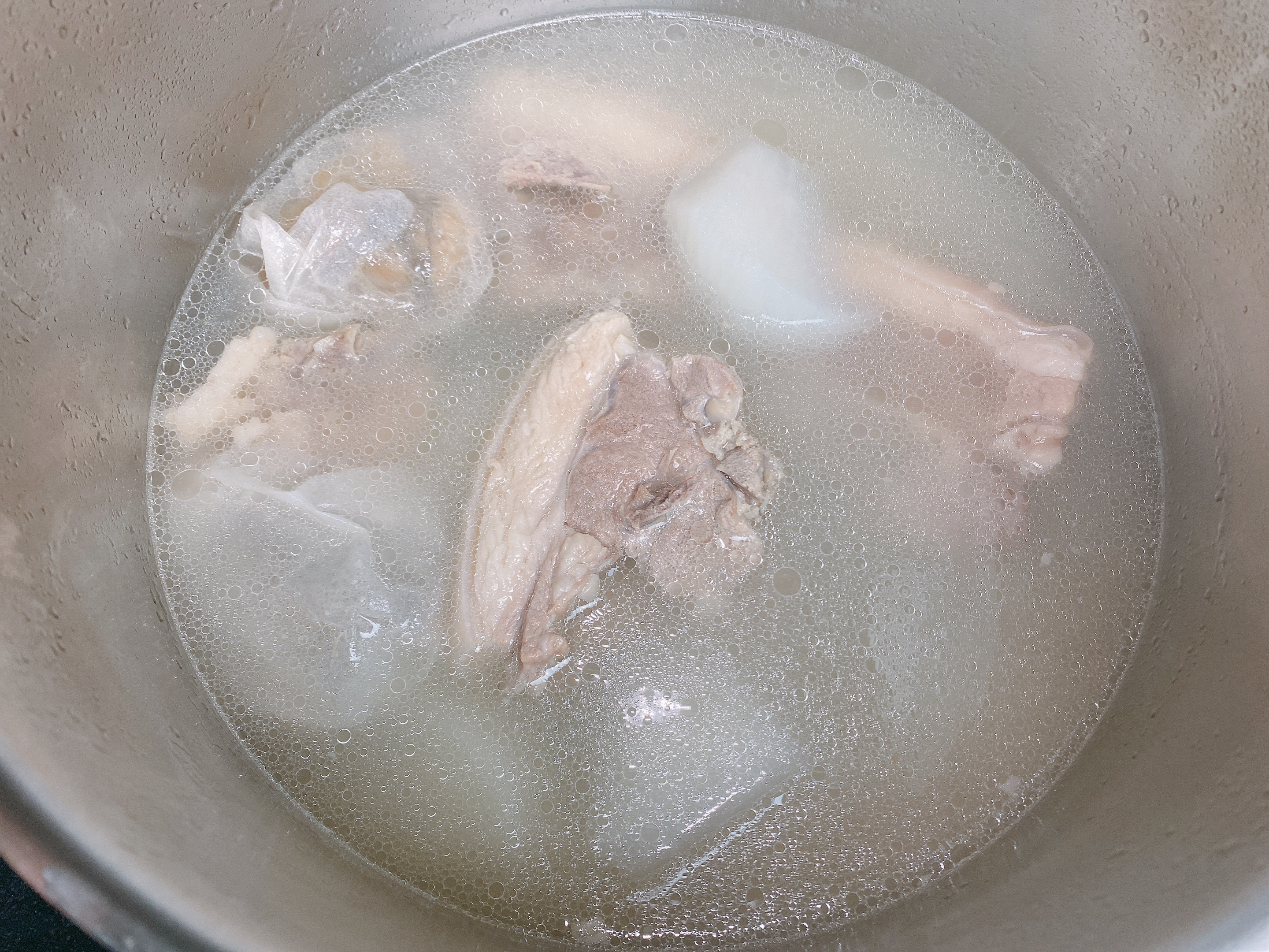 冬至炖羊肉汤，记住“1不3要”的窍门，羊肉汤不发黑，味道鲜美