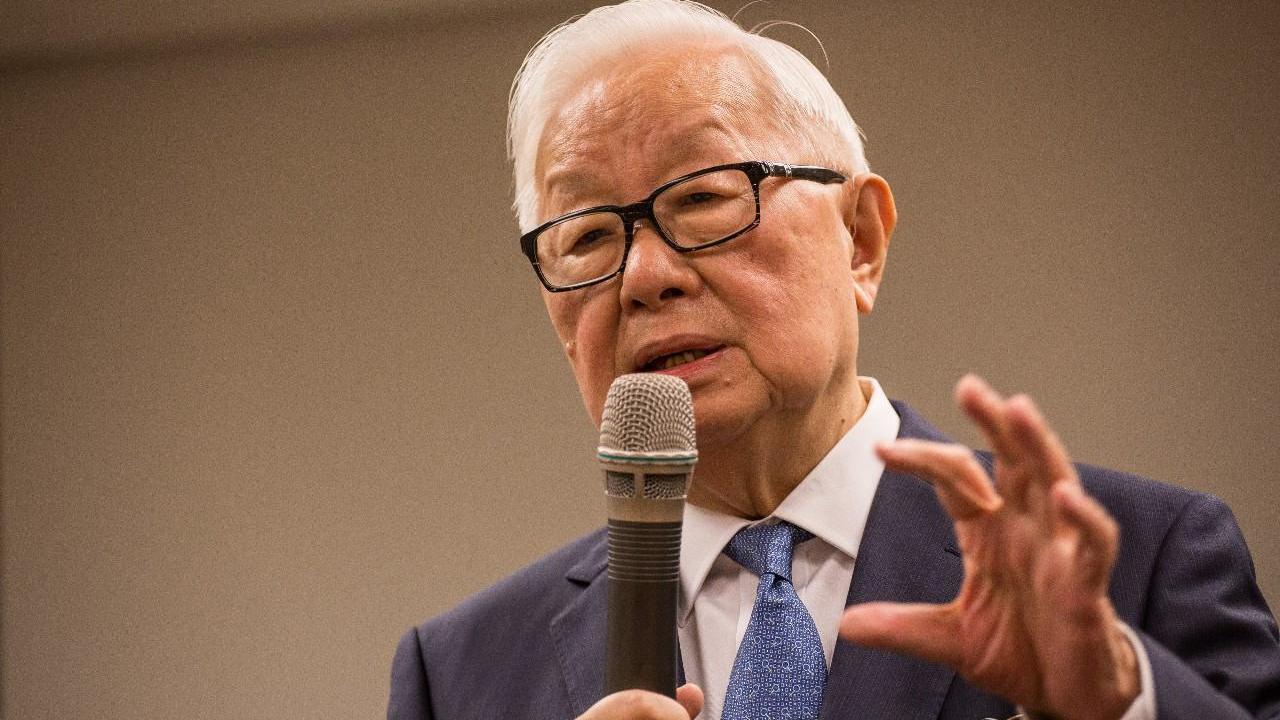 中芯国际再进一步，英特尔宣布重要决定，张忠谋也没料到这么快