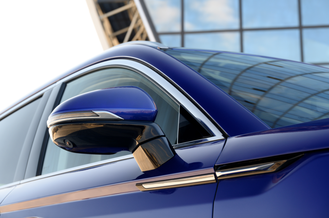 多了20项配置，奔腾T99机长版其实只比普通版顶配多花1万5