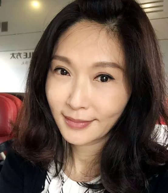 她名声不输赵雅芝，被称为“台湾第一美女”，