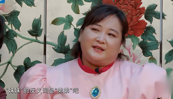 鞠婧祎叫贾玲“姐姐”被嫌弃，遭贾玲当场一句话回怼，太敢说