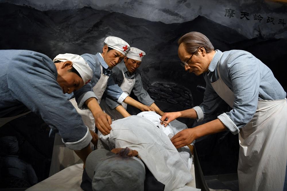 白求恩救治了八路军一位旅长并说：干部负伤过多根子就在你