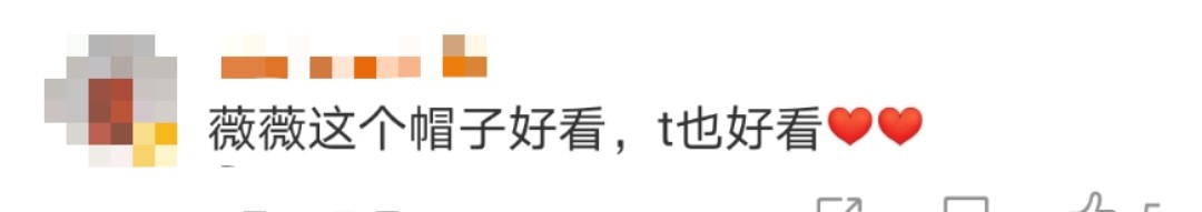 赵薇与窦靖童偶遇闲聊，45岁赵薇打扮似邻家少女，两人裤子吸睛