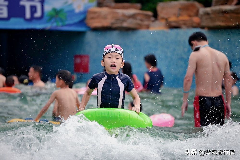 临沂“热经济”持续火爆 水上乐园成市民消暑圣地
