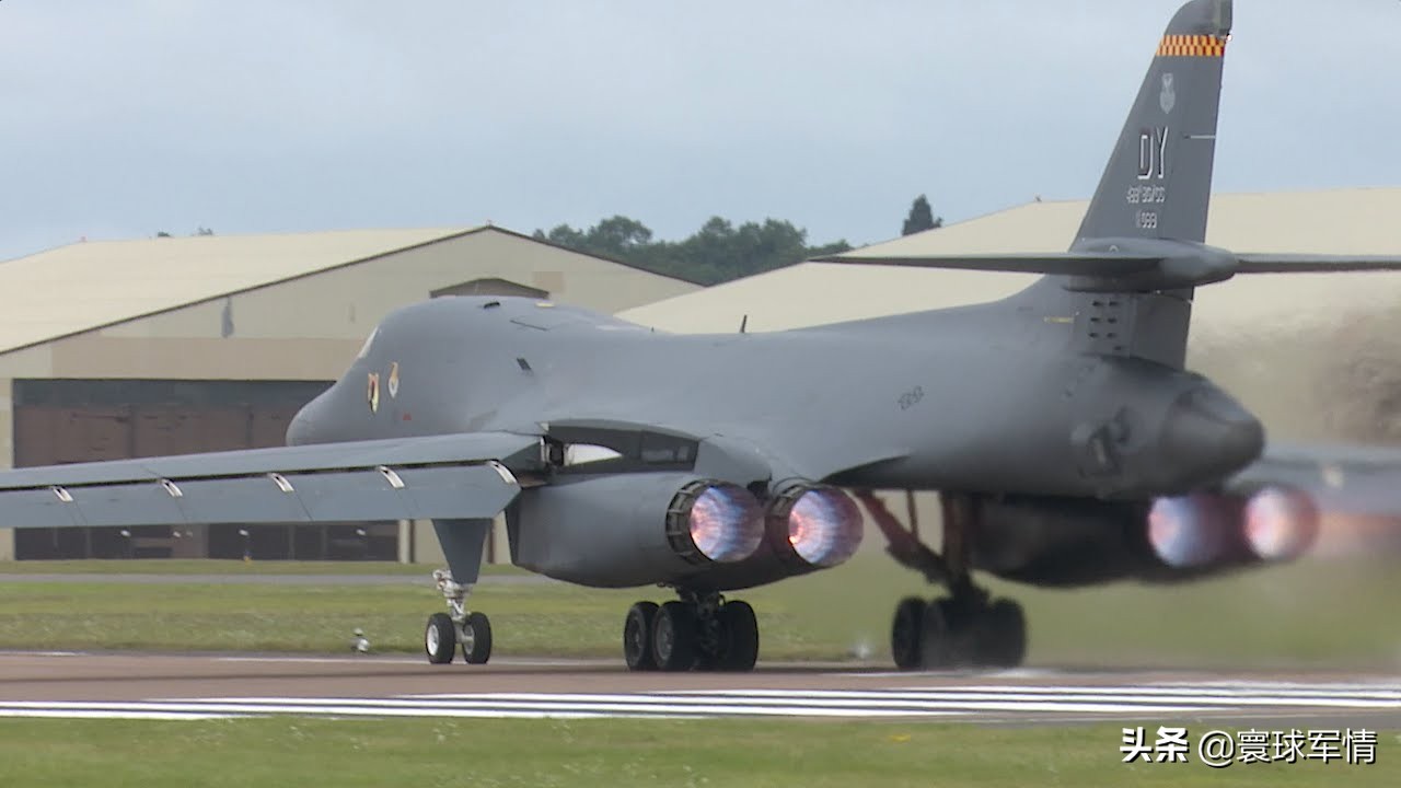 解放军海上军演正当时，美军超音速核轰再闯东海，巡航导弹可覆盖江浙