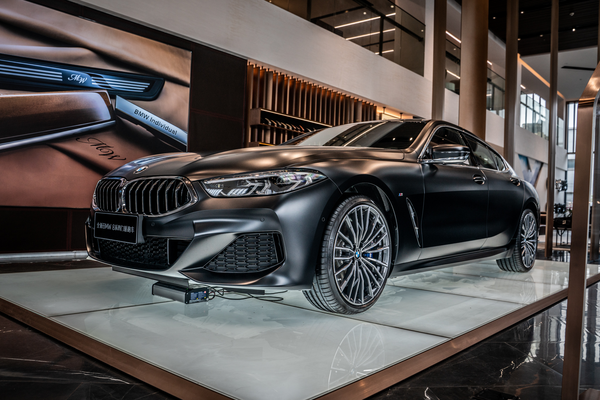 到店弹车宝马8系四门轿跑这真的是两年前的车