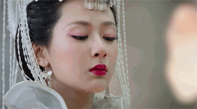 杨紫：曾被导演\"嫌丑\"，屡屡被抢角色，