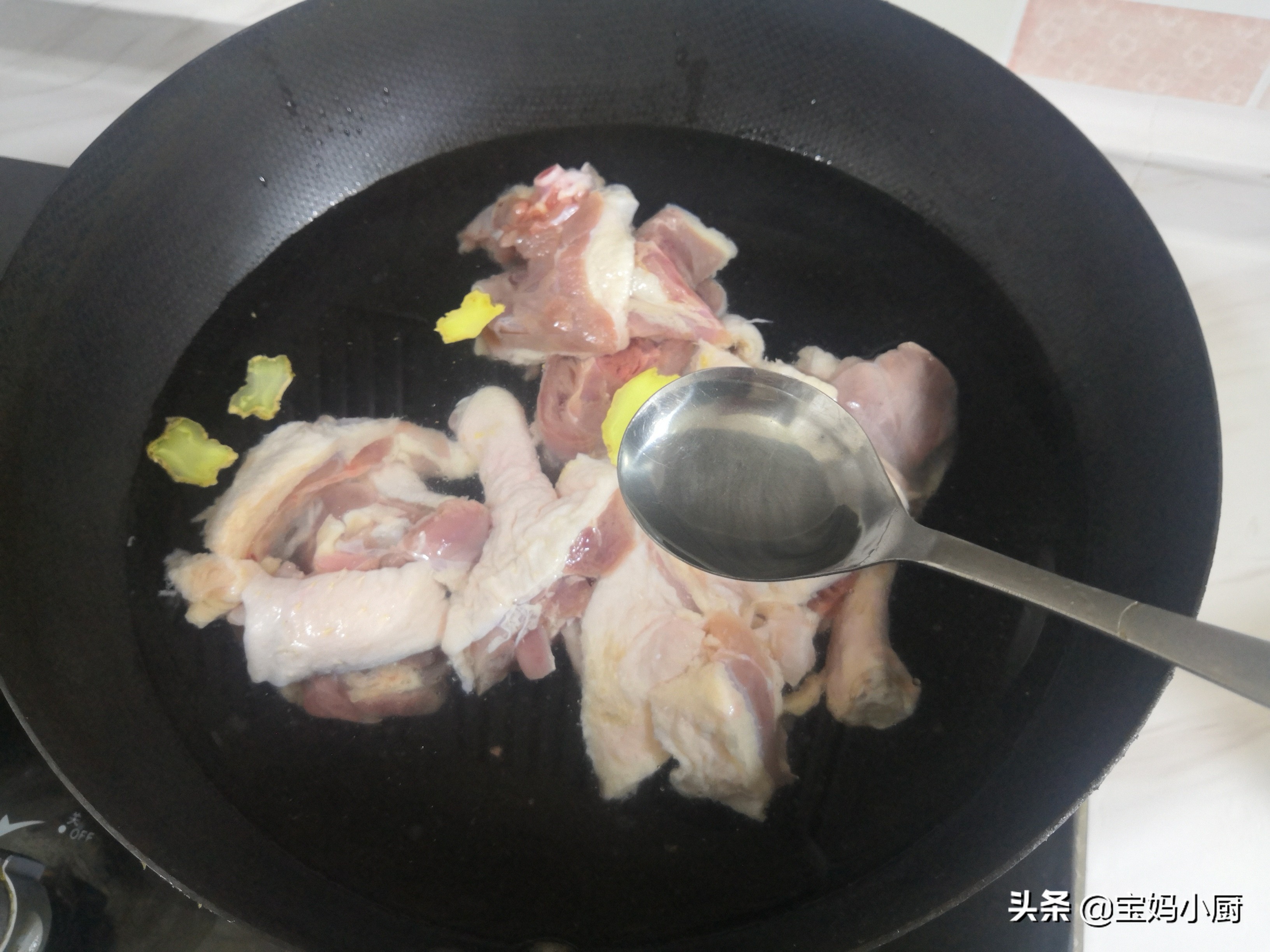 天熱多吃這肉好，用它燉湯不上火有食慾，比豬肉養人，比雞肉便宜