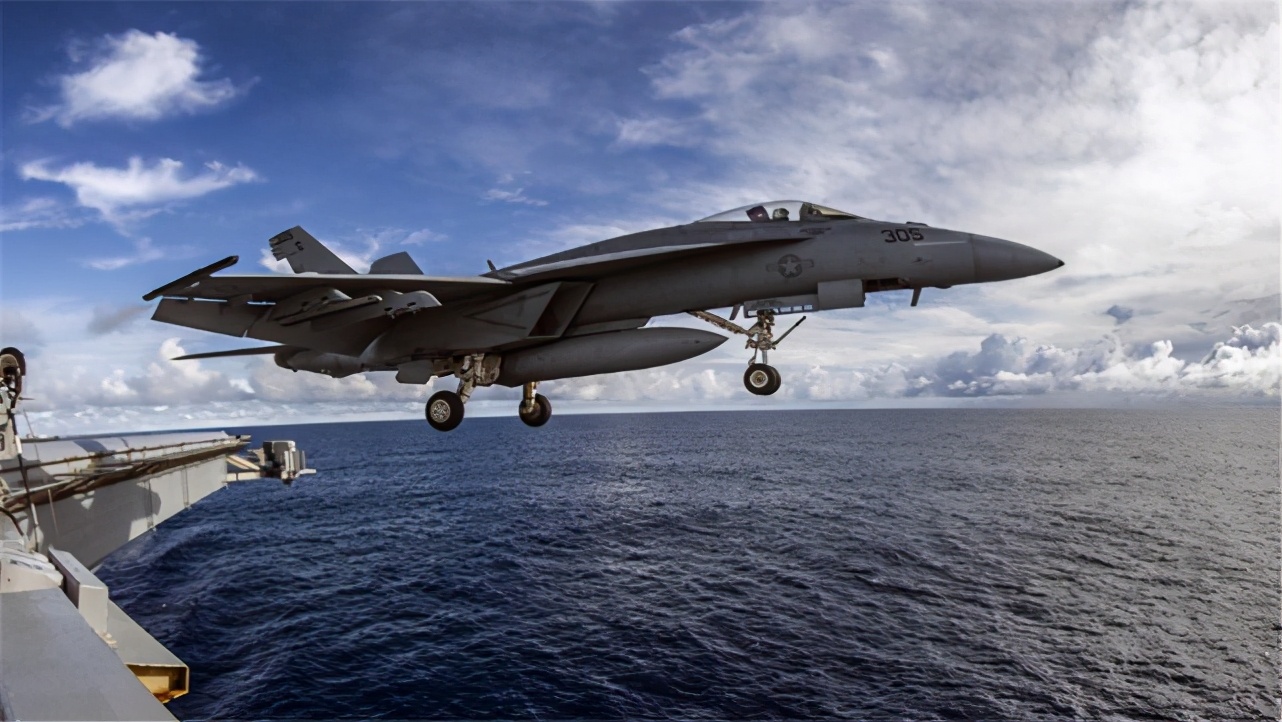 海战爆发后先打航母还是战机？日本的惨痛教训，给各国上了一课