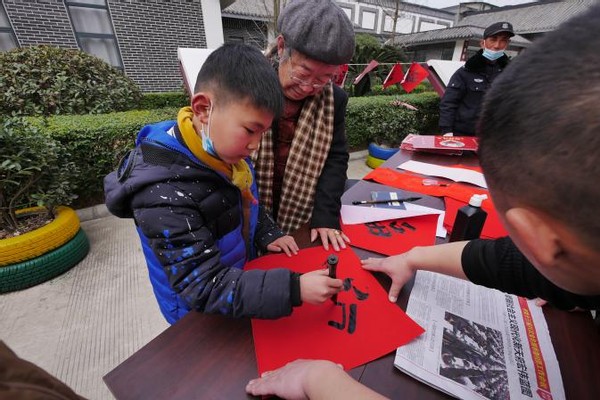 “在社区·爱成都·过大年”系列活动在洛带镇开启