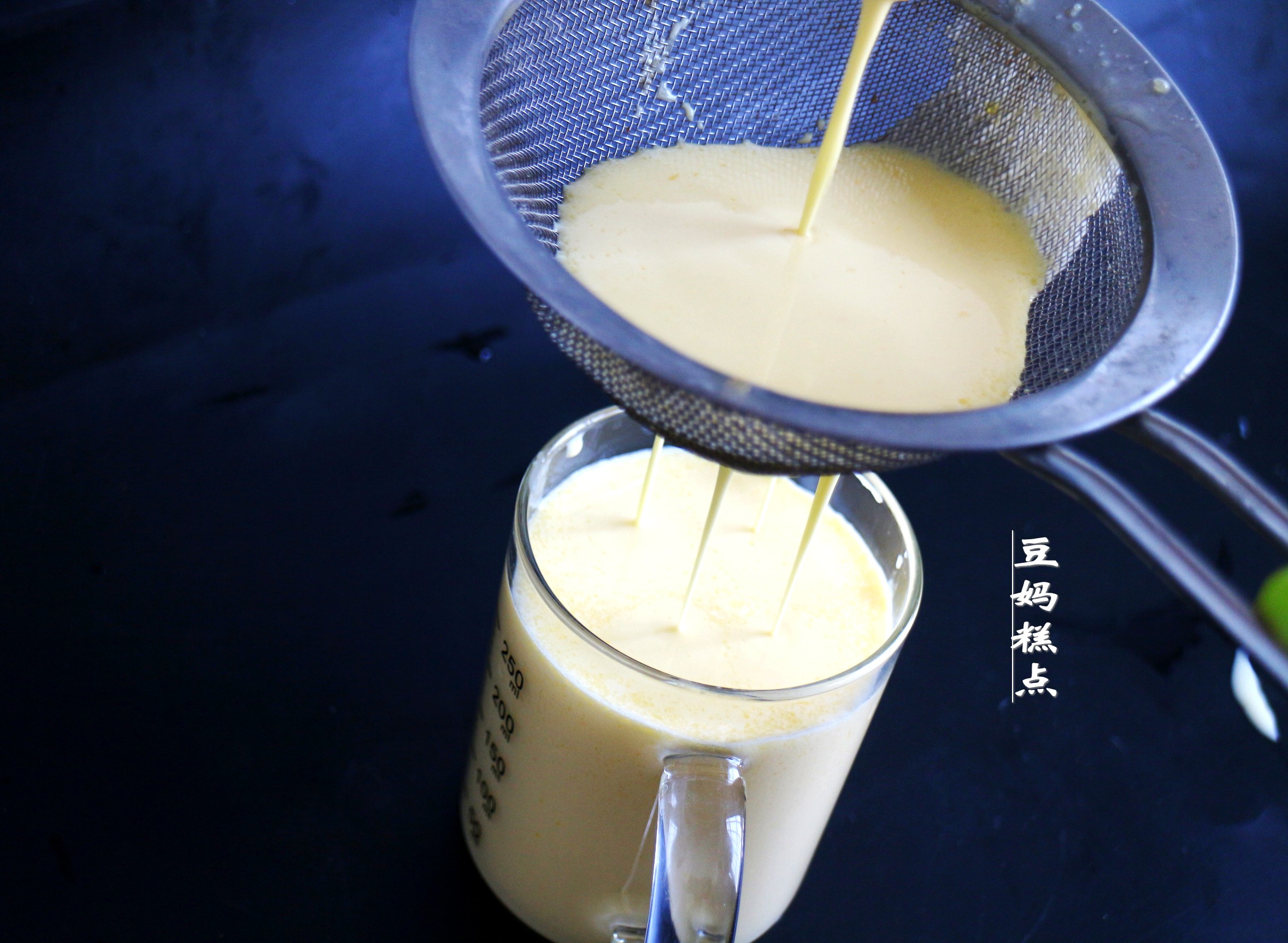 2款零难度的蛋挞液做法，几分钟做12个，又滑又嫩，完胜肯德基