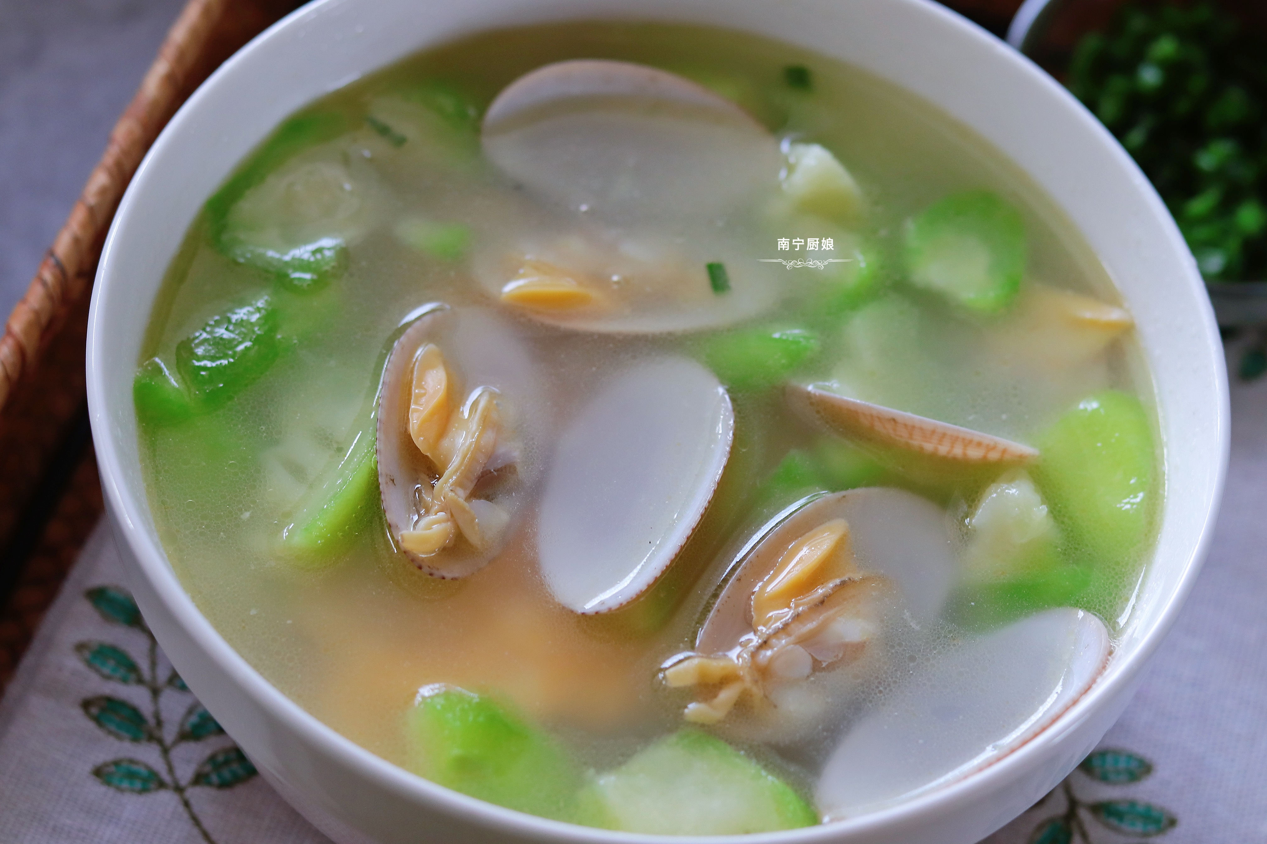 My favorite bowl of soup in autumn, the soup is sweet and nutritious, every time I make a pot, I will drink it up.