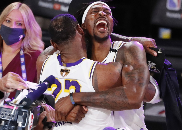 【影片】JR又脫衣服了！時隔4年再次獲得總冠軍，這一次他要「裸」幾天？-黑特籃球-NBA新聞影音圖片分享社區