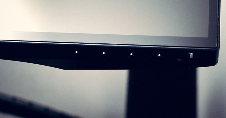 广色域显示器凭什么贵？明基sw240对比戴尔u2518dr使用体验