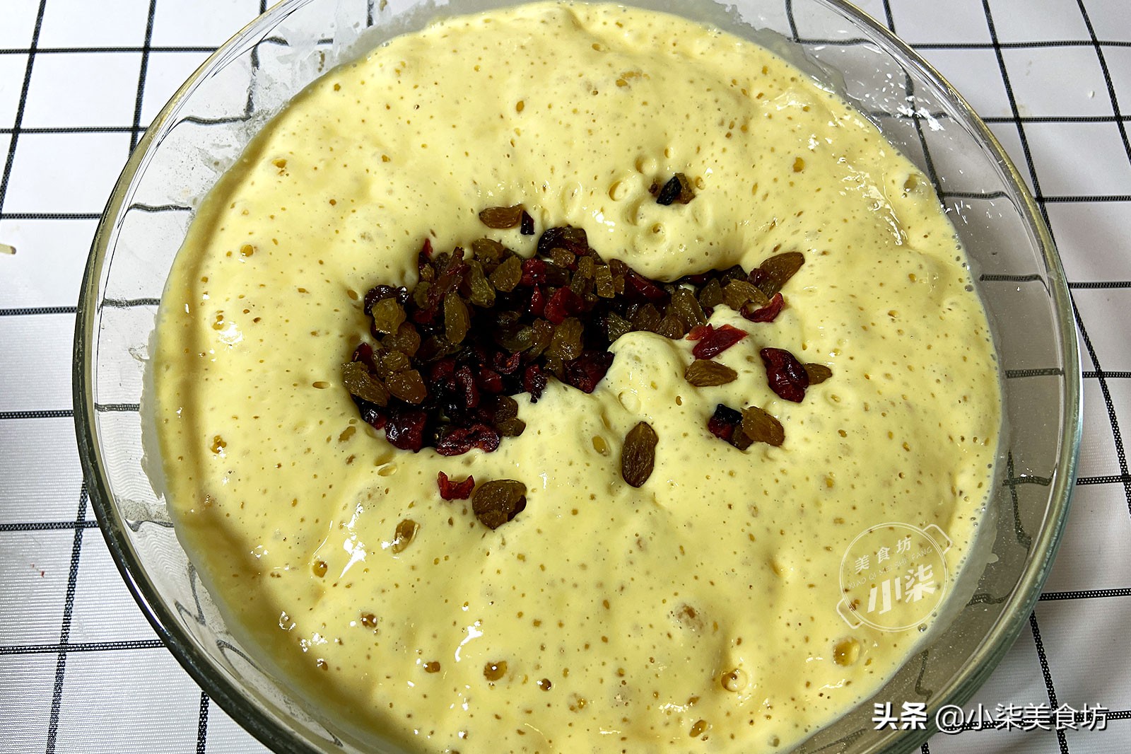 Fat cake lazy recipe, a bowl of flour 3 eggs, chopsticks a stir, soft and not collapse, super delicious