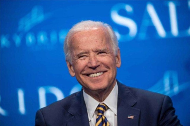 拜登给美国人发1.9万亿，却要全球掏腰包？网友