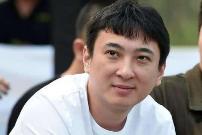 王思聪现身深圳，获辛巴1500万豪车接送，两人或
