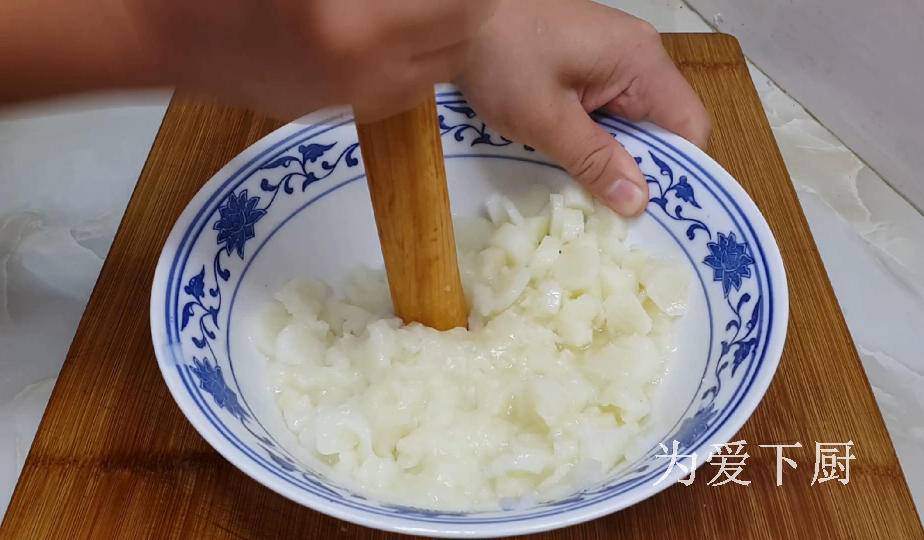 山藥別再煮著吃了，加半斤麵粉，做出創意小油條，學會能開店了