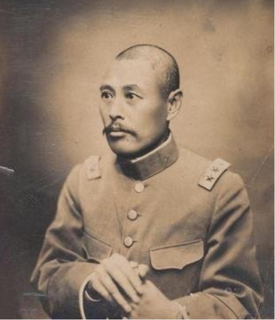 石友三：火烧少林寺，炮轰南京城，7次倒戈，最终被活埋在黄河边