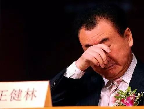 3年还债四千亿，手里仍有400亿！“王首富”不再