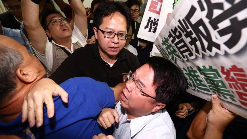 蔡英文要�退了�？ 82%的台灣民眾感到不滿