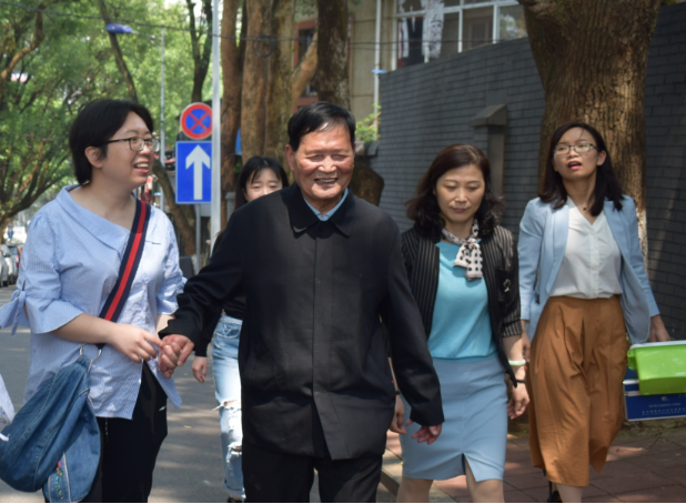 南昌市退役军人服务中心携手南昌普瑞眼科看望慰问退役老兵