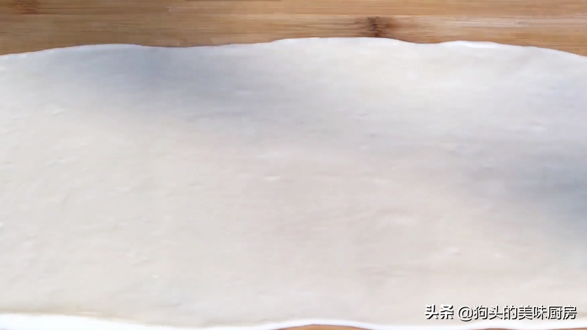 韭菜加豆腐，我家隔三天吃一次，外酥里嫩，飯店都吃不到，太香了