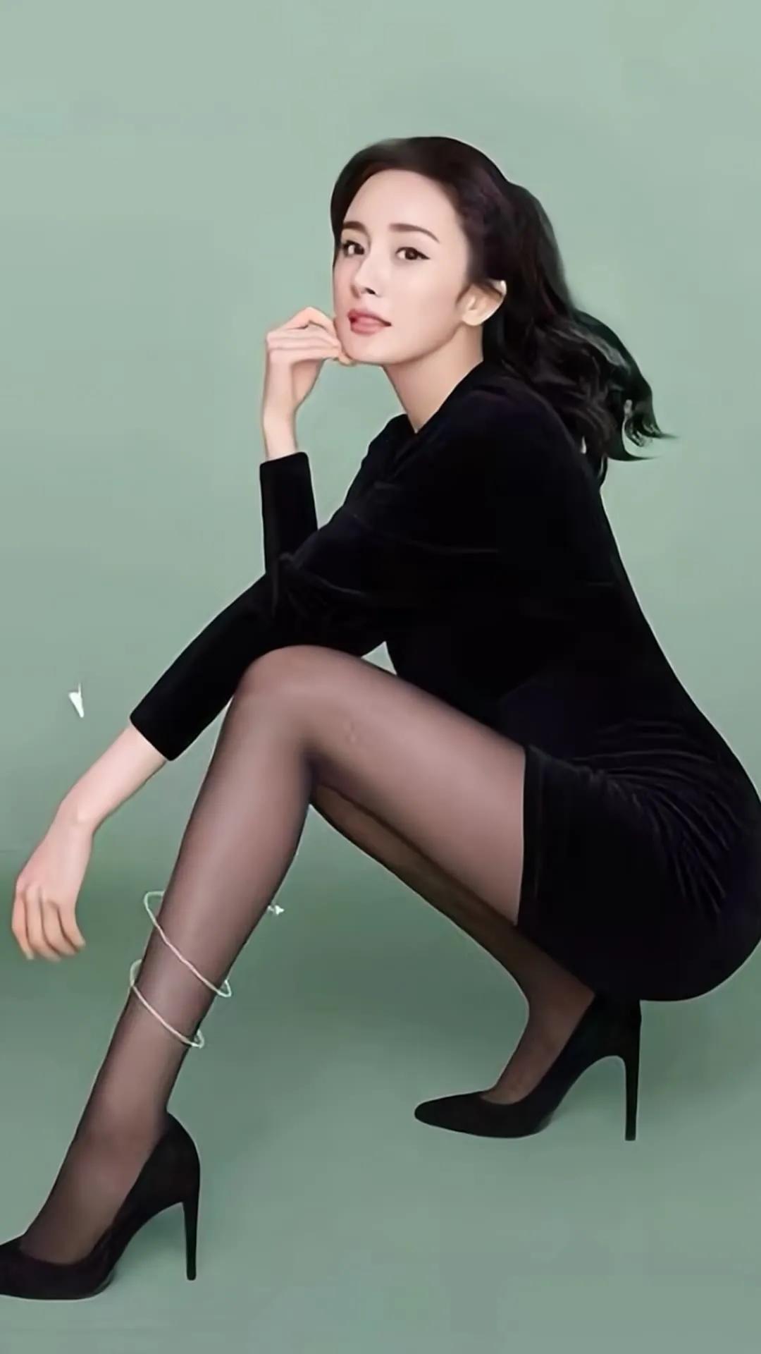 Yang Mi stockings legs - iMedia