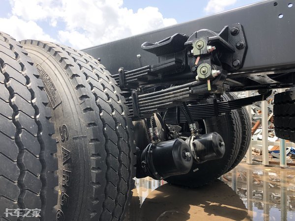 比8X4车型多拉1.2吨货，江淮格尔发K5W 8X2载货车拉