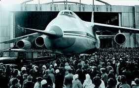 「兵武」疫情中惊艳全球的冷战“空中巨兽”，中国该“接盘”吗？