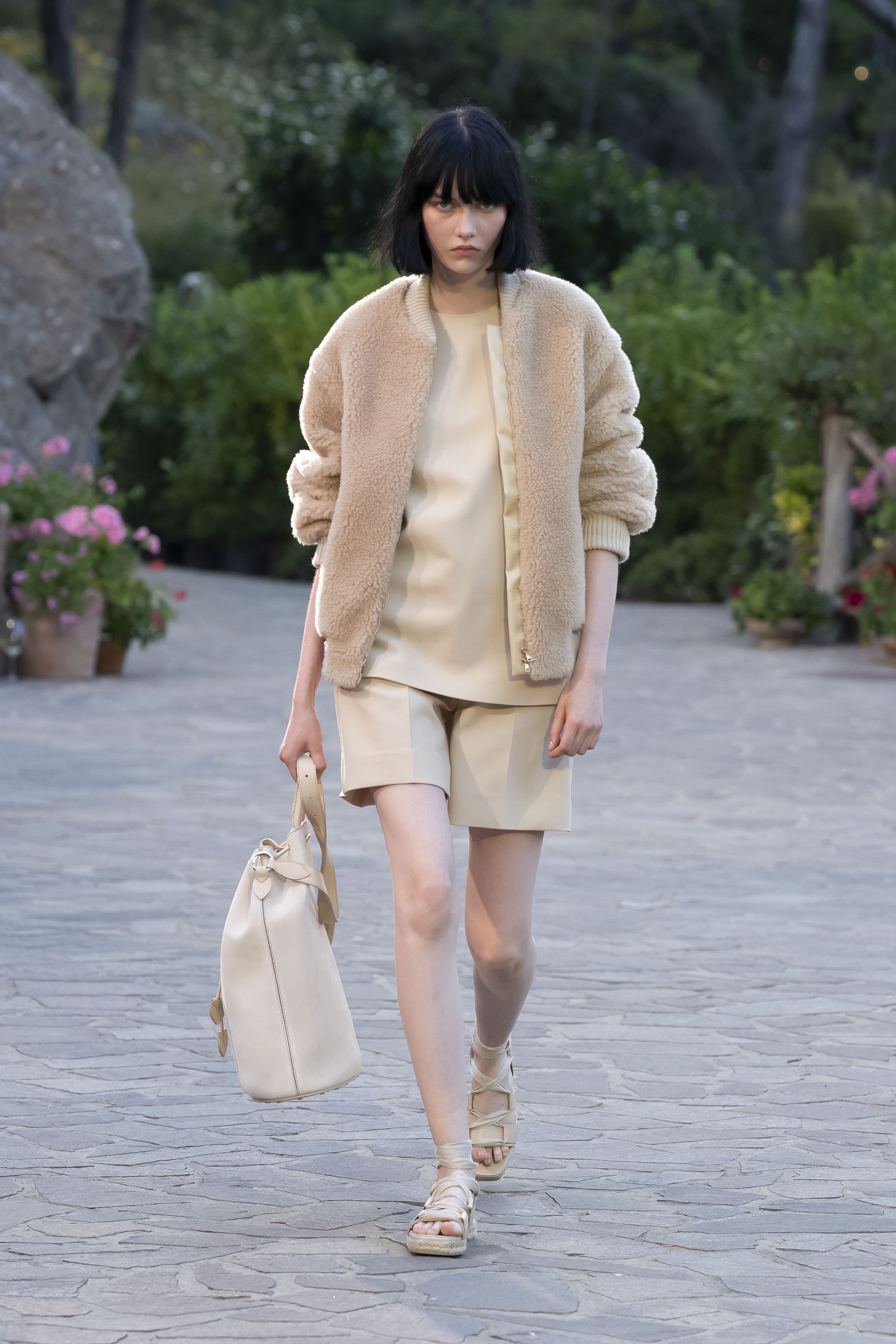 Max Mara2022度假系女裝，簡約大氣的融合