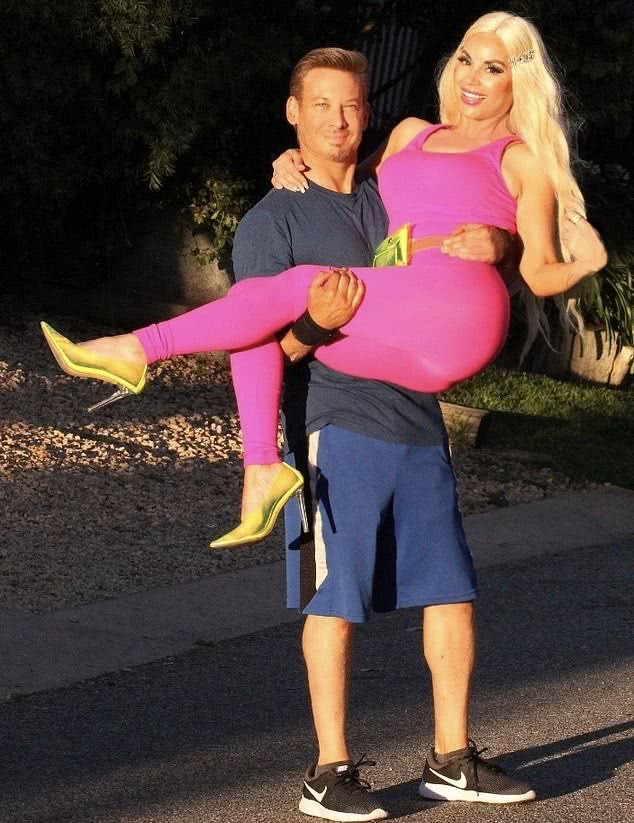 网红美女炫耀独特技巧，不用发生关系，只用意念就能“身心愉悦”