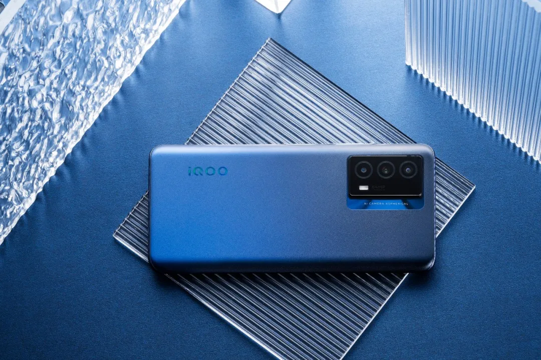 iQOO Z5测评:同级产品中几乎“无敌”的性能表现