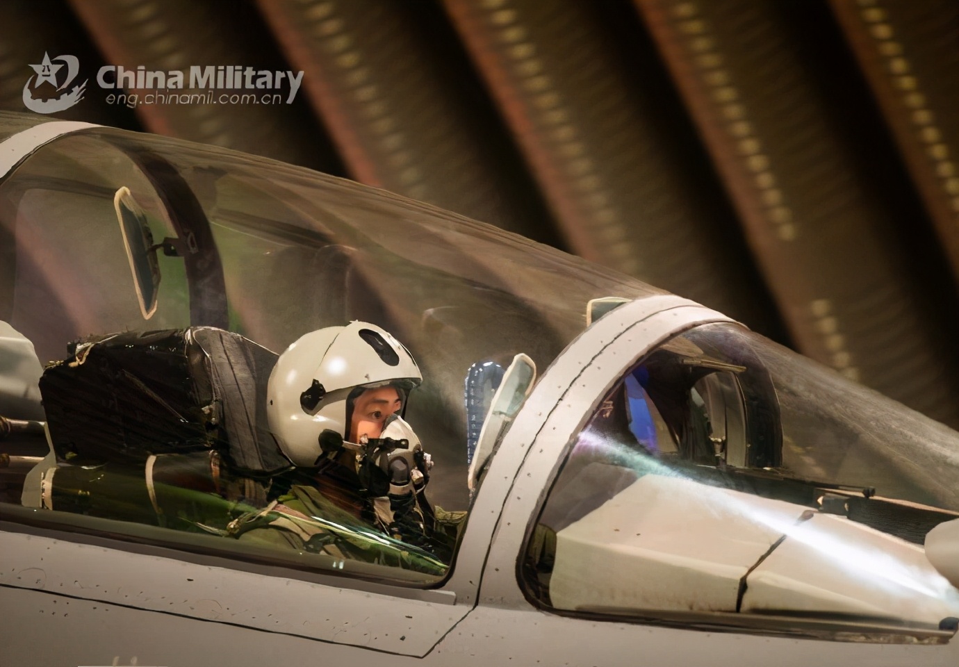 ��-16������ϵ��� ����Ա��װ�˸��ᡢ��ǿ�ġ���è����