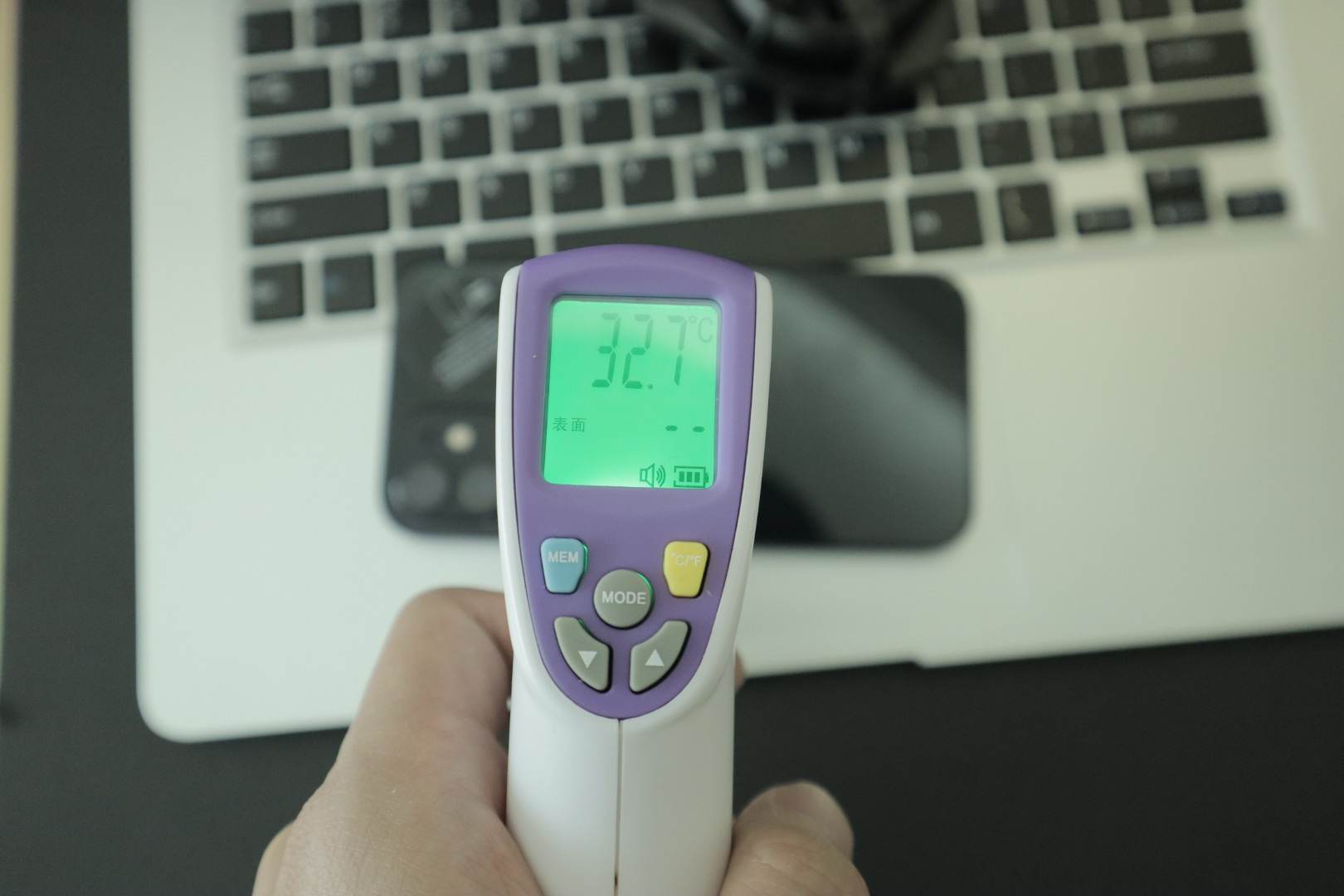 夏天到了别忘了给手机降降温，飞智蜂翼2Pro手机散热器评测