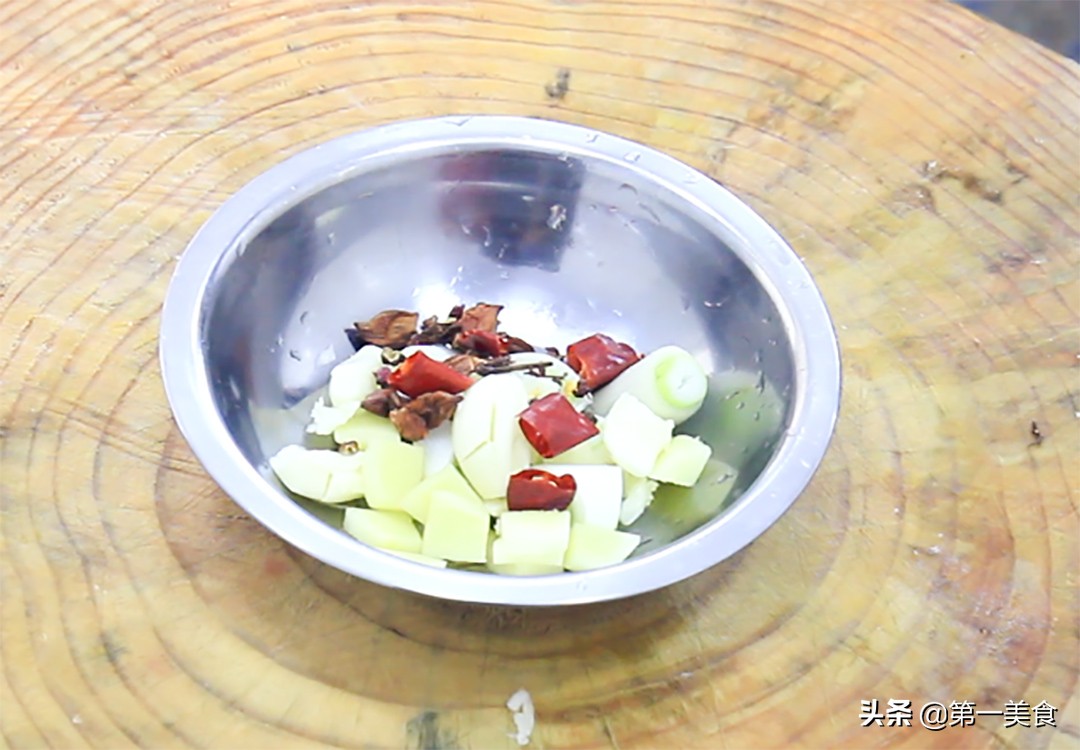 大廚做正宗豫菜“河南條子肉”,出鍋飄香四溢,肥而不膩又入味