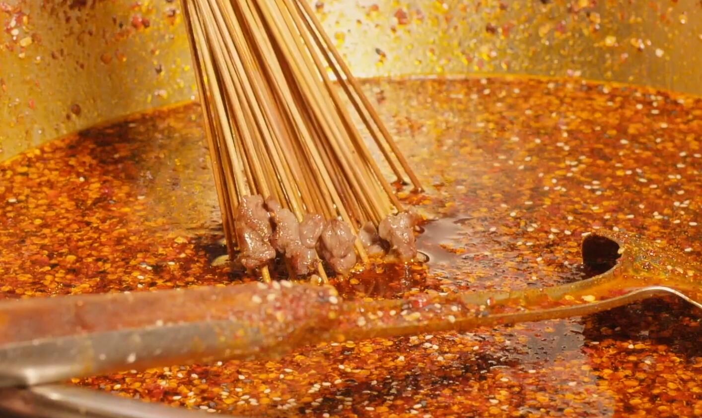 重庆独一无二的烧烤，一条耗儿鱼35元，让北方人吃了还想吃