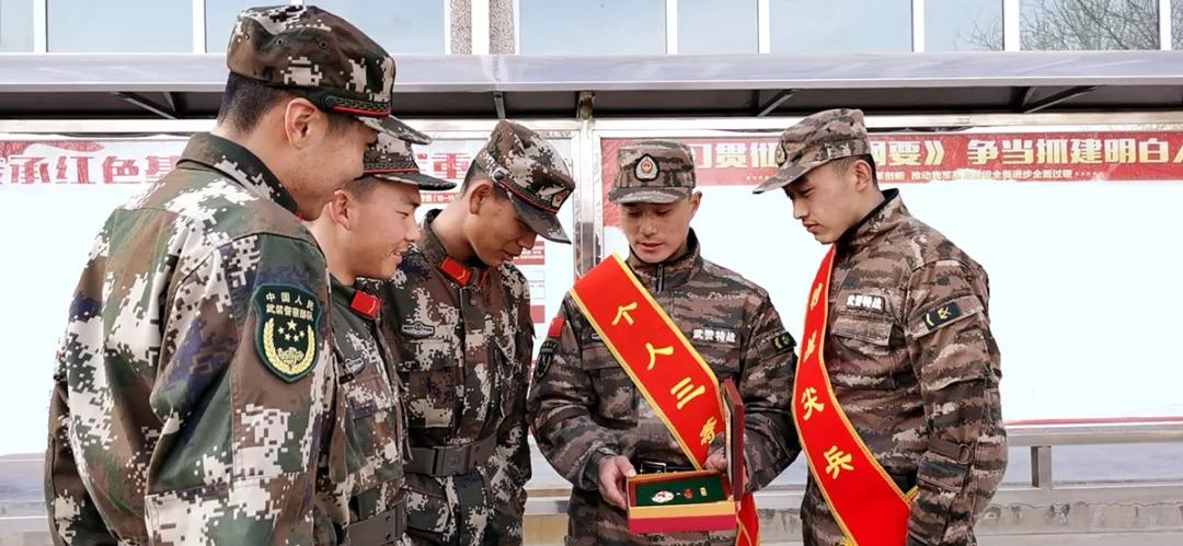 ���Ƚ����á��侯<a href=http://www.cngansu.cn/news/ target=_blank class=infotextkey>����</a>�ܶӰ���֧�� | ½����82���ž�ĳ��