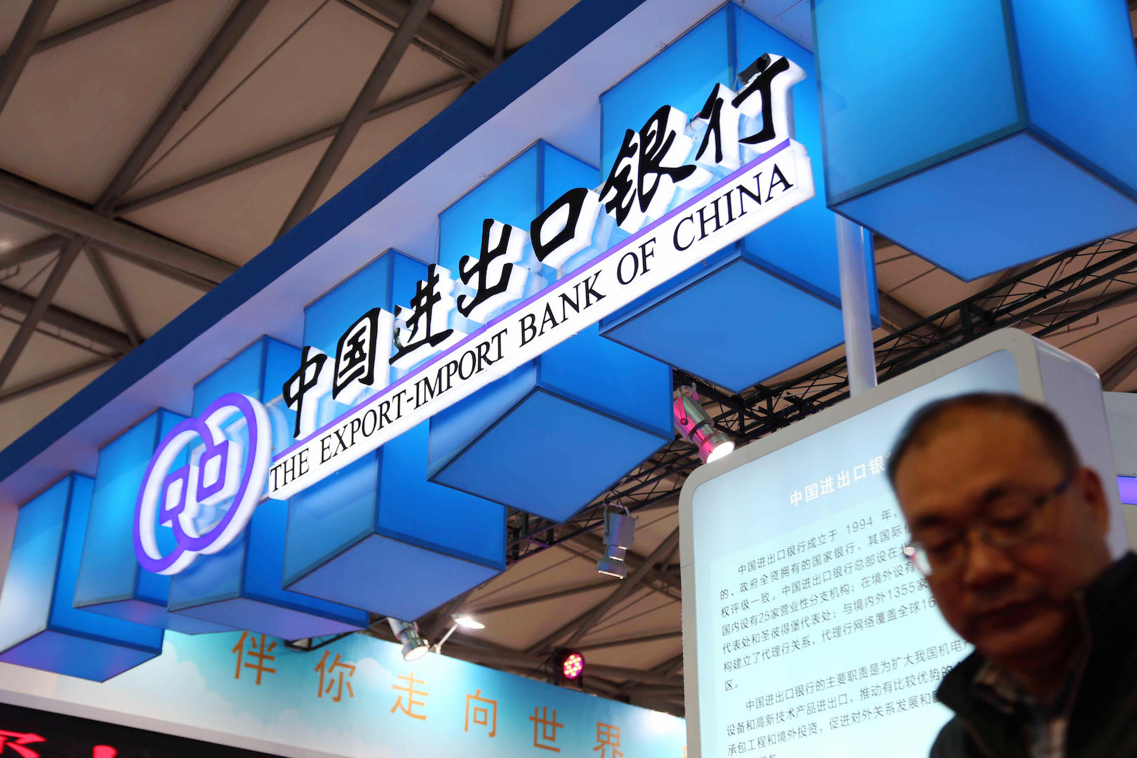 美国欠我国上万亿国债，万一赖账不还怎么办？