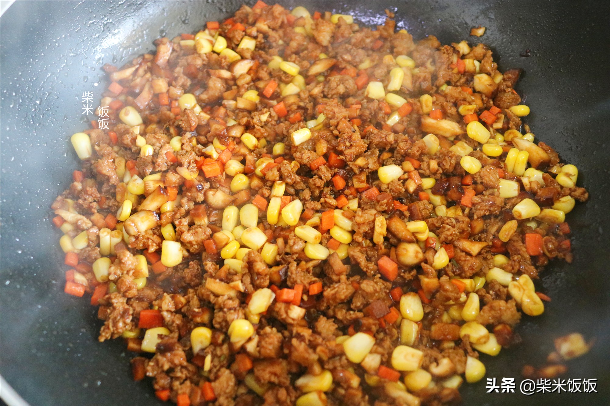 孩子點名要吃的燒麥，做法比餃子簡單，一鍋蒸33個，涼了也好吃