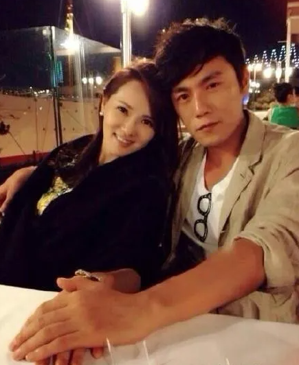 與前夫戀愛14年結(jié)婚，與現(xiàn)任約會(huì)兩次談結(jié)婚，伊能靜為何嫁給秦昊