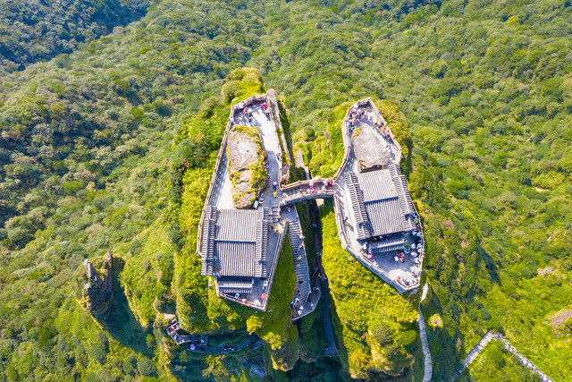 中国8个建在悬崖绝壁上寺庙，精彩绝伦，你去过哪个