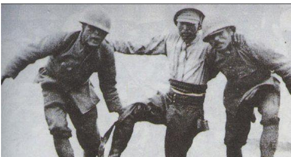 老百姓集体抢劫日军，日军居然还忍了，整个抗