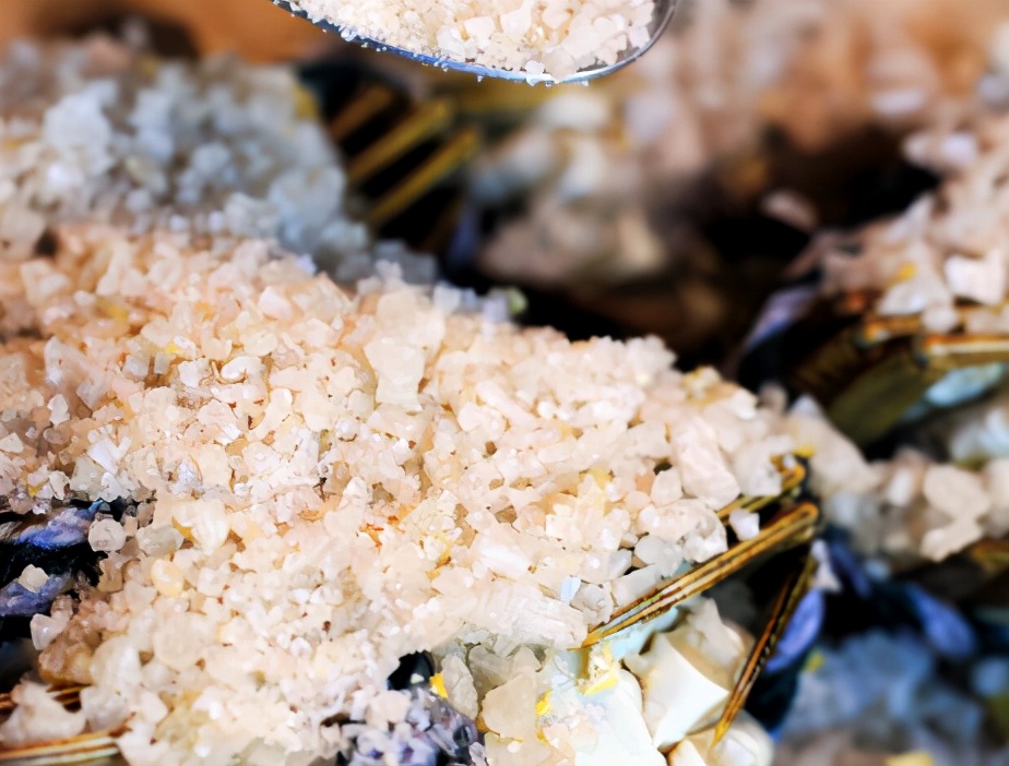 图片[5]-盐焗大闸蟹的做法步骤图 咸香肉嫩蟹黄鲜-起舞食谱网