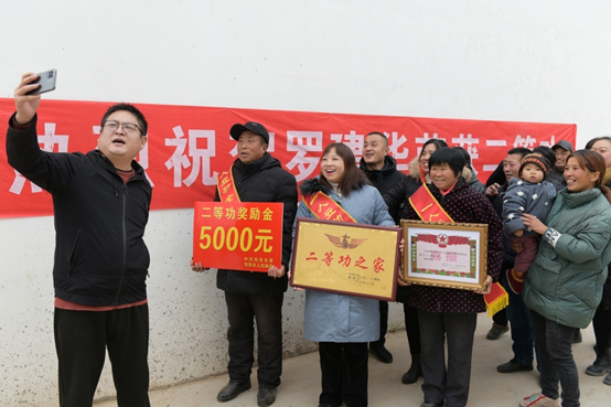 最高奖励10万元！在部队立功回家乡领钱，这兵当